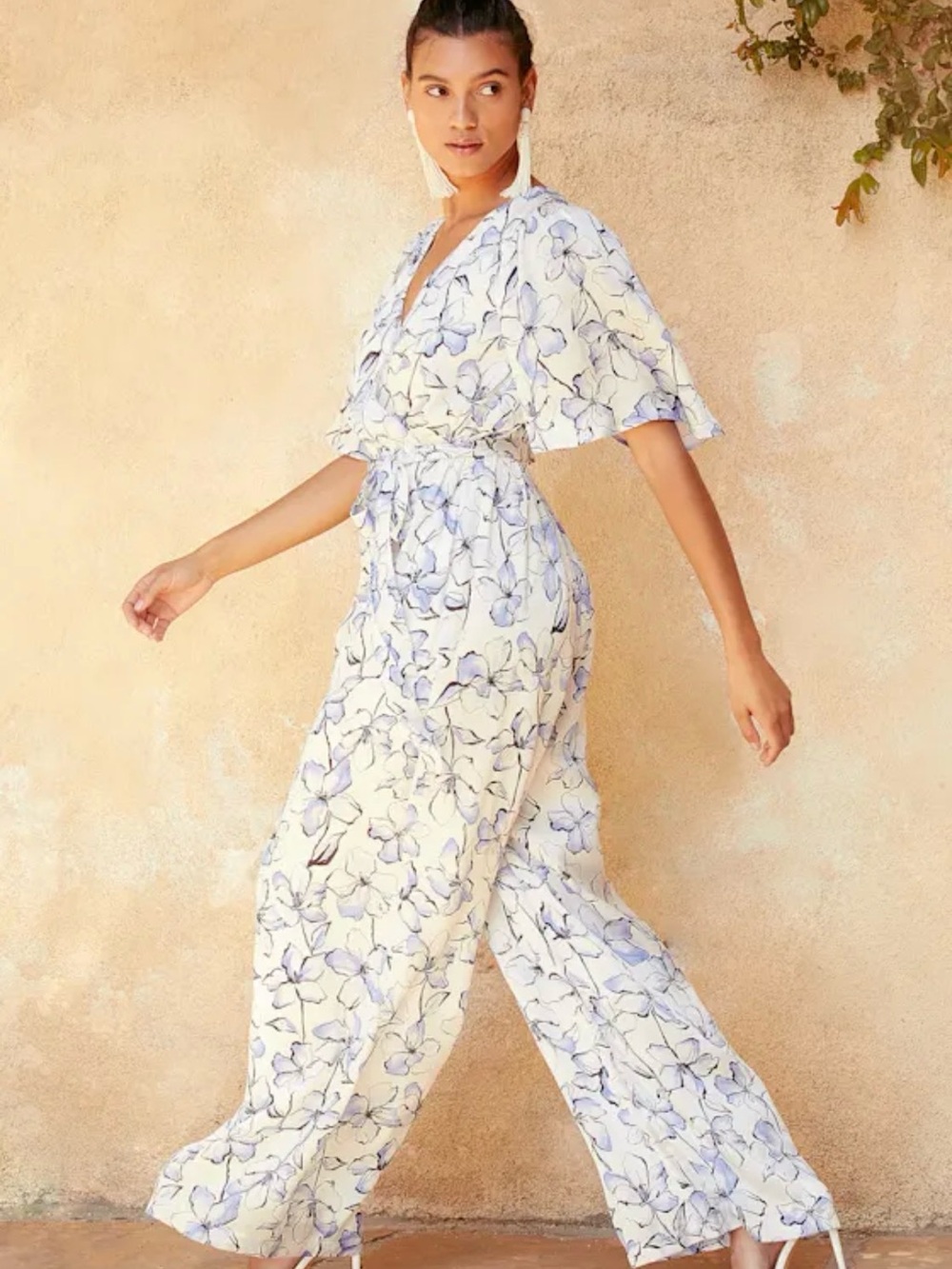 Lulus Floral V-Neck Wide-Leg Jumpsuit in Cream and Blue- fully lined, size small - Picture 12 of 14